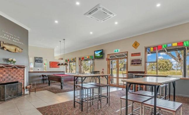 Falcon Hotel Motel Kanyapella Dış mekan fotoğraf