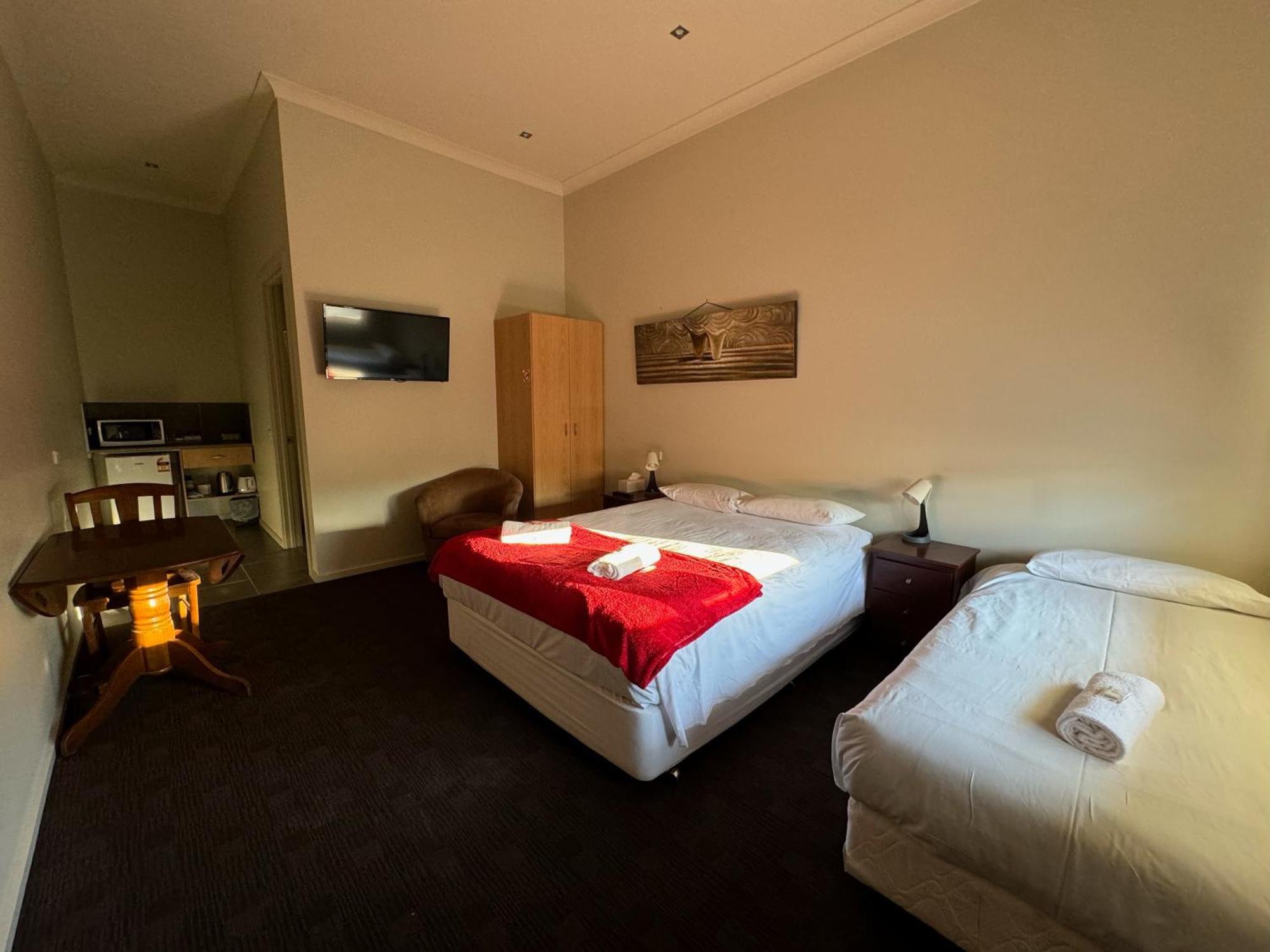 Falcon Hotel Motel Kanyapella Dış mekan fotoğraf